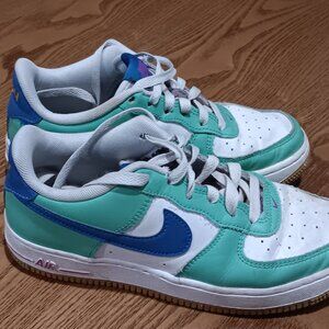 Nike Girl's White Green Air Force 1 Lv8 Casual Athletic Sneaker Size 4.5
